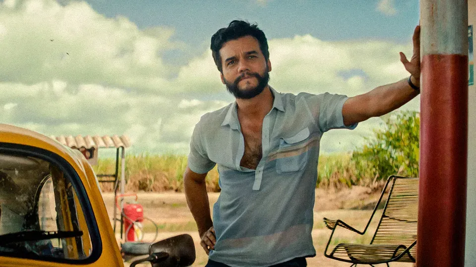 Ricostruire la storia e le identità – Recensione di L’agente segreto immagine principale dell'articolo